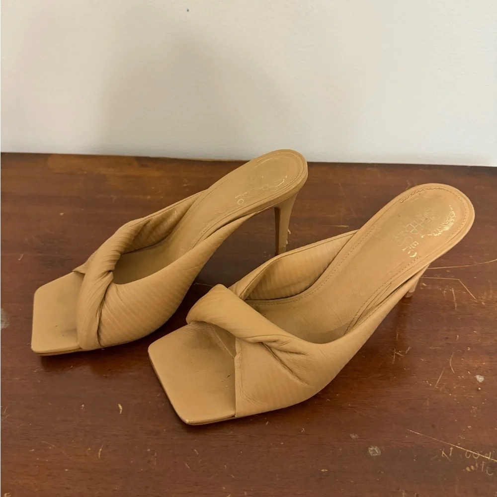 Vince Camuto Tan Mules Salete - Picture 2 of 7